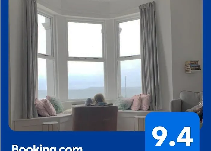 Stunning 3 Bed Seafront Mansion Building Sleeps 6 Adults Or 8 With Kids